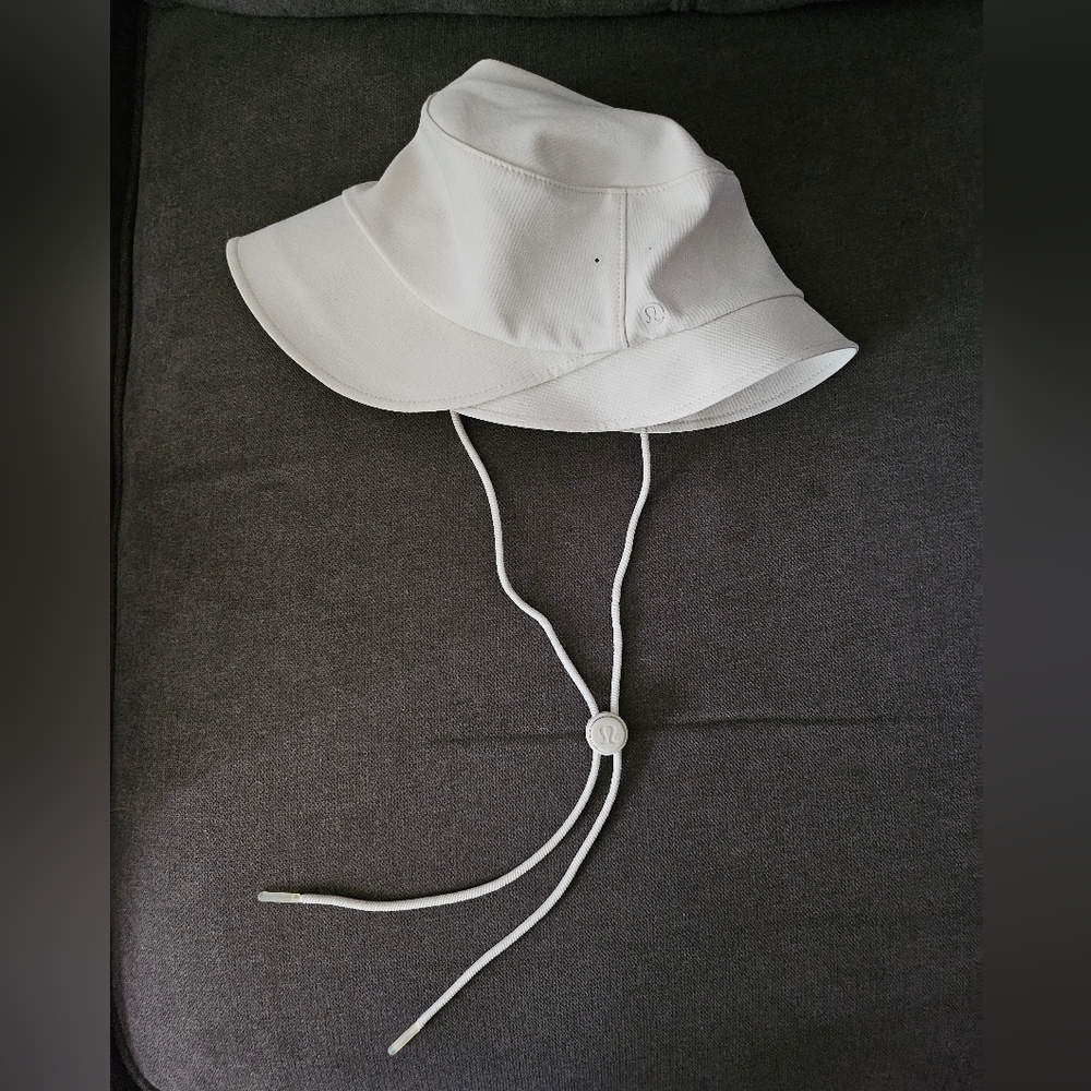 Lululemon Athletica Cream/White Bucket Hat